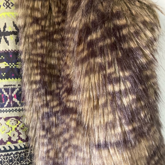 Faux fur vest - Picture 2 of 5